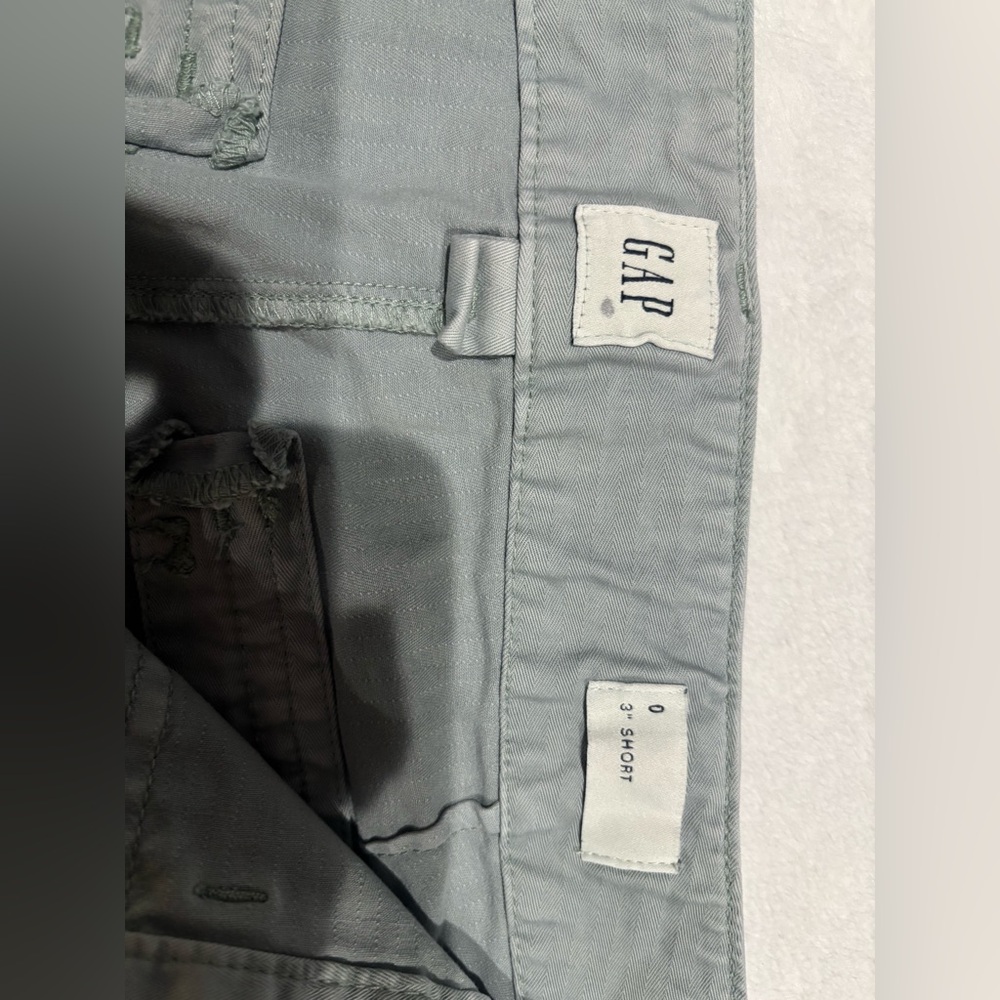 GAP 3” Shorts - Picture 4 of 4